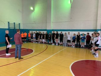 Стартовали игры чемпионата района по волейболу среди женских команд Стартовали игры чемпионата района по волейболу среди женских команд
