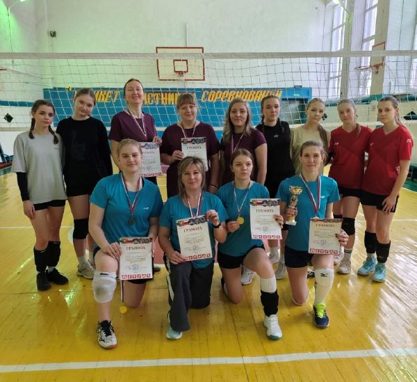 Завершился чемпионат по волейболу среди женских команд. 3