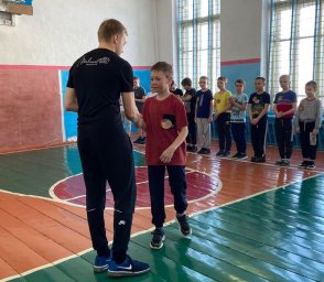 Знаки ГТО вручены ребятам из школы N2 и Сухонойской школы Знаки ГТО вручены ребятам из школы N2 и Сухонойской школы