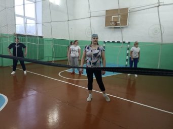 турнир по смешанному волейболу, посвященному 8 марта.