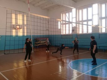 Волейбол: «Выпускницы» победили! Волейбол: «Выпускницы» победили!