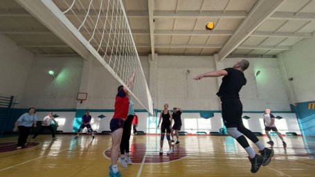 1 тур &nbsp;первенства Уярского района по волейболу среди ветеранов.